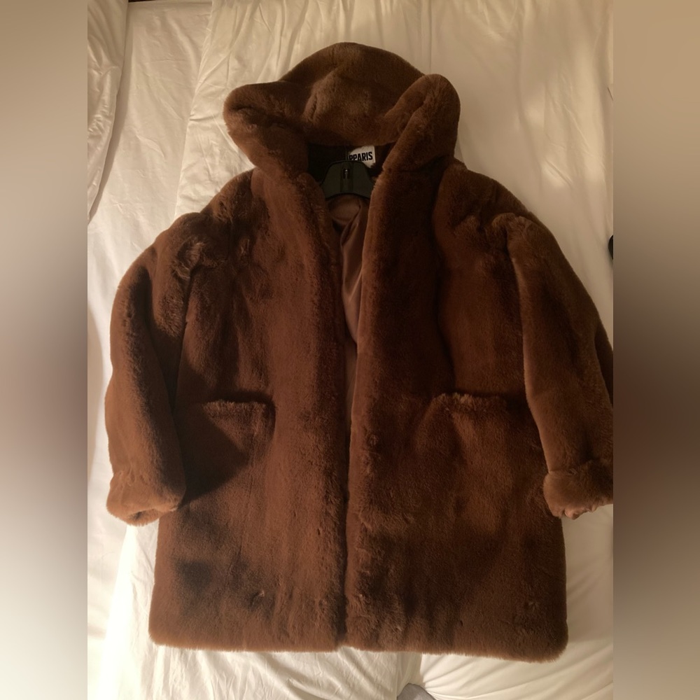 apparis gorgeous faux fur 3/4 coat